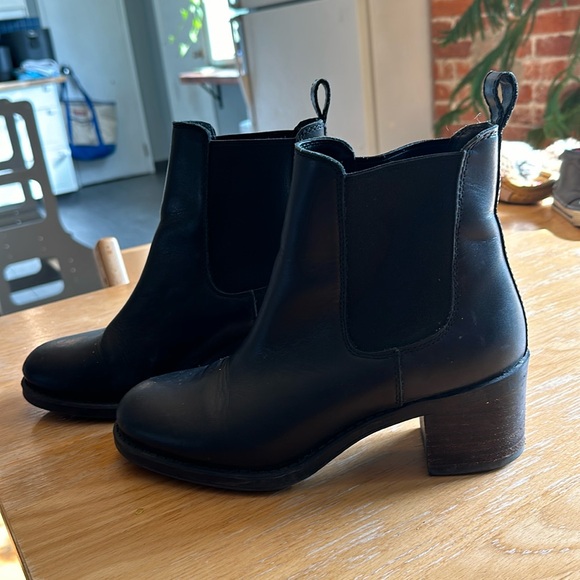 Cougar Fargo Waterproof Leather Chelsea boots - size 9 - Picture 2 of 4